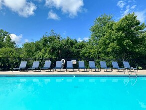 Shoreline Landing Apartments in Norton Shores, MI - Foto de edificio - Building Photo