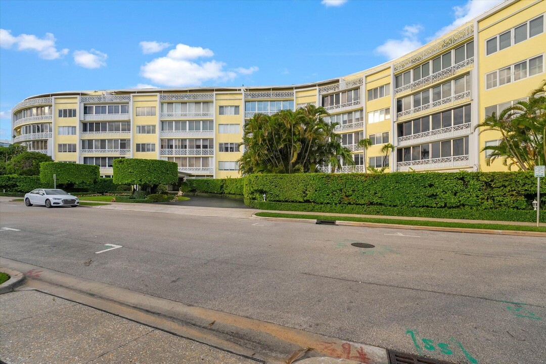 389 S Lake Dr in Palm Beach, FL - Foto de edificio