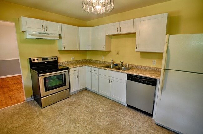 406 Hickory Dr in Chapel Hill, NC - Building Photo - Building Photo