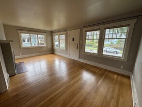 6247 31st Ave NE in Seattle, WA - Building Photo - Building Photo