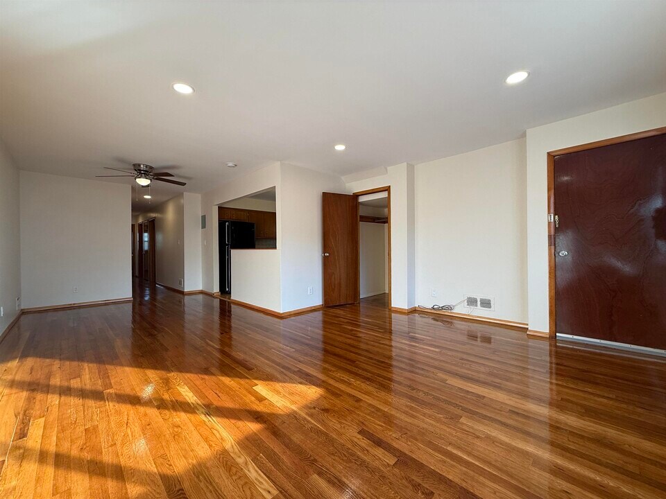 336 Ave E in Bayonne, NJ - Building Photo
