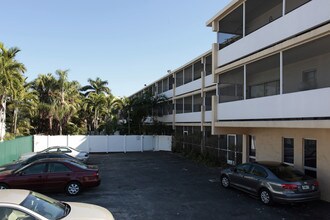 Cordova Arms Apartments in Fort Lauderdale, FL - Foto de edificio - Building Photo