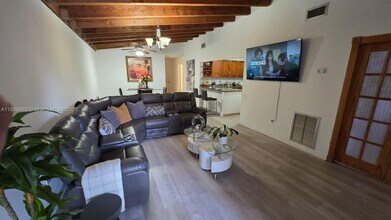 6924 SW 114th Pl in Miami, FL - Building Photo - Building Photo