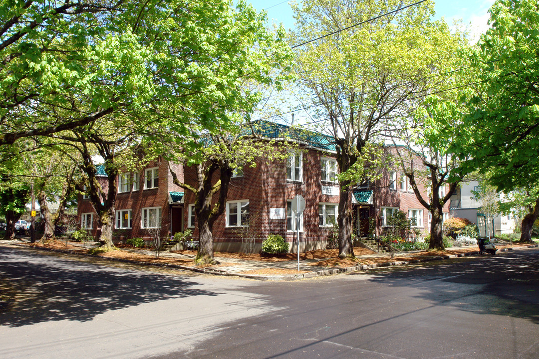 Thompson Court in Portland, OR - Building Photo