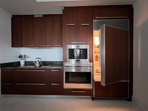 15811 Collins Ave, Unit 507 in North Miami Beach, FL - Building Photo - Building Photo