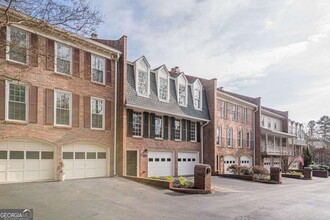 427 The North Chace in Sandy Springs, GA - Building Photo - Building Photo