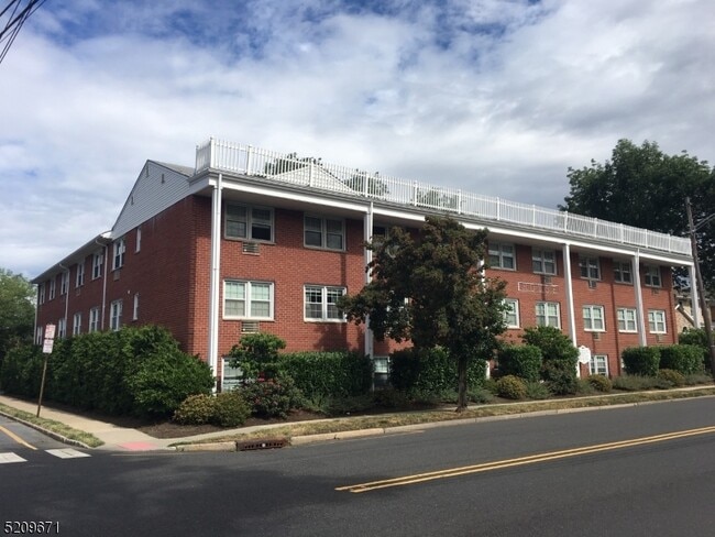195 Main St in Millburn, NJ - Building Photo - Building Photo
