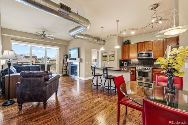 10111 Inverness Main St, Unit 315 in Englewood, CO - Foto de edificio - Building Photo