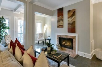 2840 Peachtree Rd in Atlanta, GA - Building Photo - Building Photo