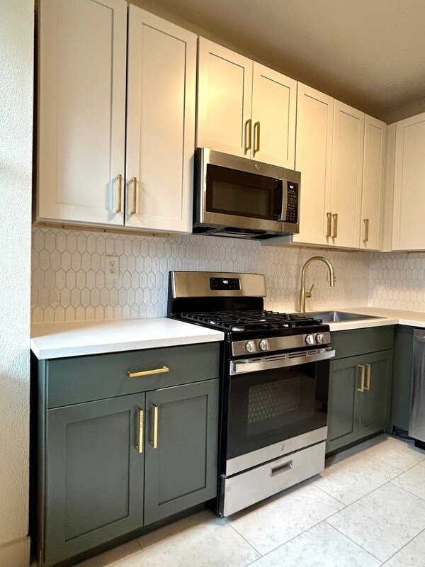 2750 Broadway Ave in Dormont, PA - Building Photo - Building Photo
