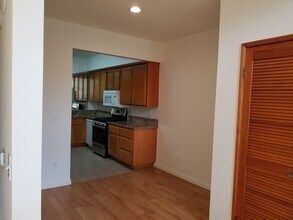 11829 Gateway Blvd, Unit Unit #3 in Los Angeles, CA - Foto de edificio - Building Photo