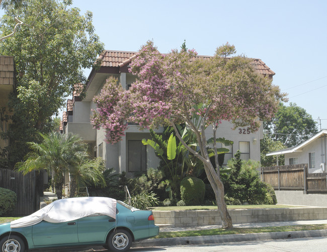 325 N 4th St in Alhambra, CA - Building Photo - Building Photo