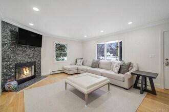 19 Pine Tree Ln in East Quogue, NY - Building Photo - Building Photo