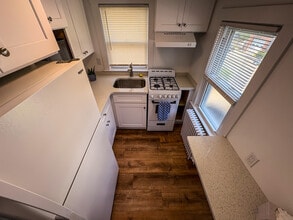 8 Armonk St in Greenwich, CT - Building Photo - Building Photo