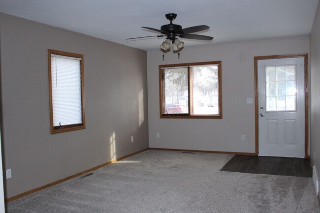 1713 S 8th Ave in Sioux Falls, SD - Building Photo - Building Photo