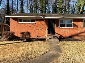 520 Blendwood Dr in Charlotte, NC - Building Photo