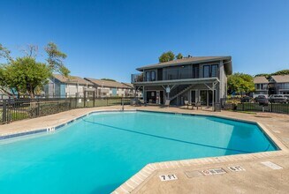 8926 N Lamar Blvd, Unit 05-0515 in Austin, TX - Foto de edificio - Building Photo