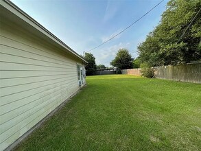 1944 Hillcroft in Prairie View, TX - Building Photo - Building Photo