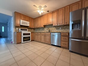 885 Crimson Ct in Morganville, NJ - Building Photo - Building Photo