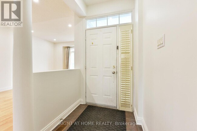 11 Cheltonia Way in Ottawa, ON - Building Photo - Building Photo