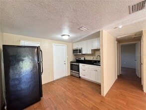 37149 Marlu Ln in Dade City, FL - Building Photo - Building Photo