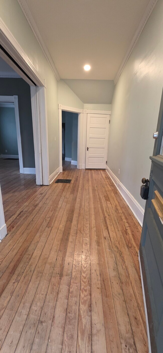 3711 Morris Pl, Unit #1 in Cincinnati, OH - Foto de edificio - Building Photo