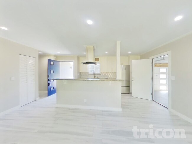 1040 Grapefruit Rd SE in Palm Bay, FL - Foto de edificio - Building Photo