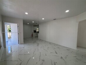 191 W 59th St in Hialeah, FL - Building Photo - Building Photo