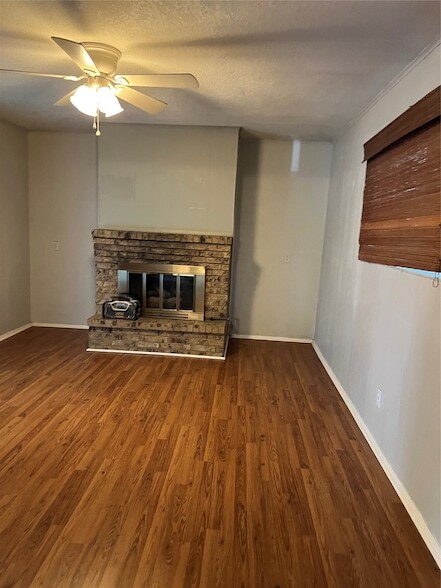 4109 Field St in Haltom City, TX - Foto de edificio - Building Photo
