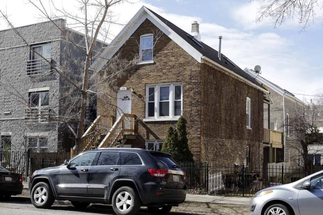 1744 N Hoyne Ave in Chicago, IL - Building Photo