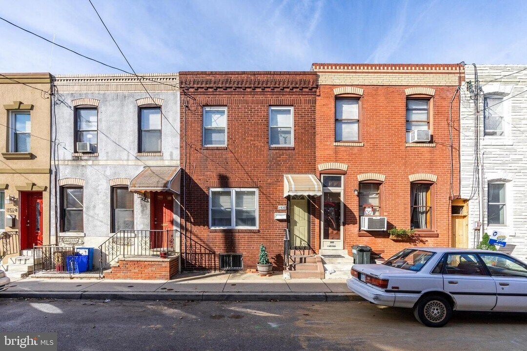 1520 S Iseminger St in Philadelphia, PA - Foto de edificio