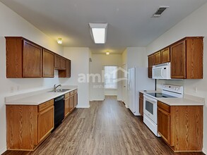 9638 Summer Vail in San Antonio, TX - Building Photo - Building Photo