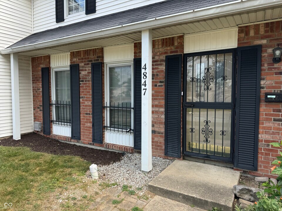 4847 Mt Vernon Dr in Indianapolis, IN - Building Photo