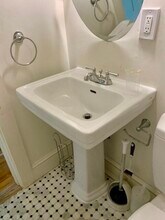 174 Bay State Rd, Unit 2F in Boston, MA - Foto de edificio - Building Photo