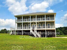 128 Hudgins Lake Rd in Townville, SC - Building Photo