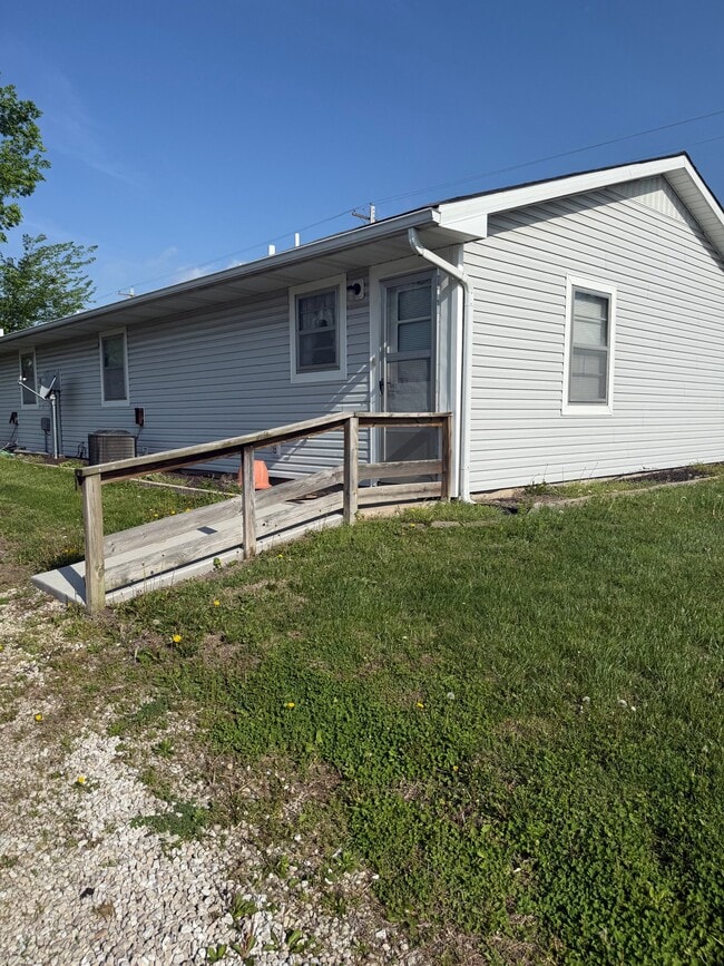 202 E Broadway in Ashland, MO - Building Photo - Building Photo