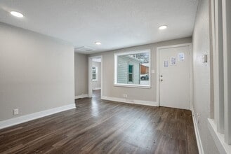 1209 Parker St in Cedar Falls, IA - Building Photo - Building Photo