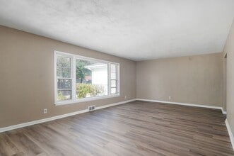 2024 E Cinderella St in Springfield, MO - Building Photo - Building Photo