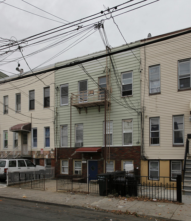 201 Webster Ave in Jersey City, NJ - Building Photo