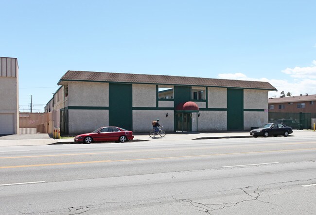 Roscoe Apartments in Panorama City, CA - Building Photo - Building Photo