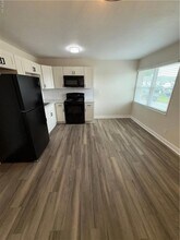 9654 Selby Pl, Unit 4 in Norfolk, VA - Building Photo - Building Photo