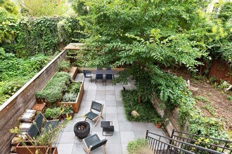 436 Pulaski St, Unit 1 in Brooklyn, NY - Foto de edificio - Building Photo