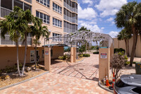 Island Beach Club in Bonita Springs, FL - Foto de edificio - Building Photo