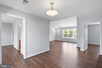 513 Constellation Square SE in Leesburg, VA - Building Photo - Building Photo