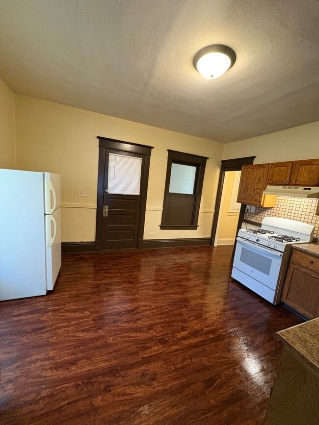 property at 117-119 S Gardiner Ave