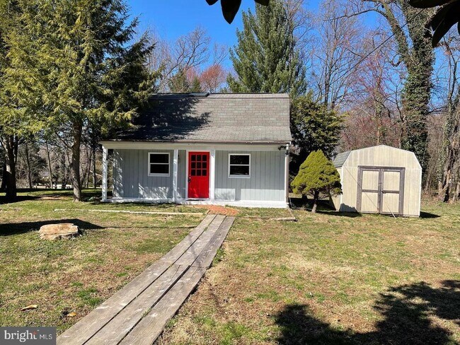 624 Walker Rd in Great Falls, VA - Building Photo - Building Photo