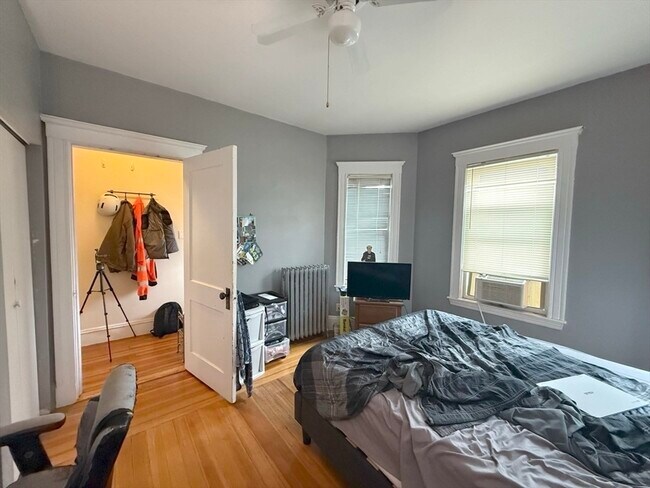 28 Belknap St, Unit 2 in Somerville, MA - Building Photo - Building Photo