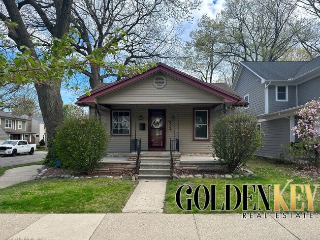 property at 524 E Farnum Ave