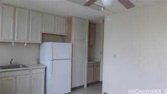 1454 Pele St in Honolulu, HI - Building Photo