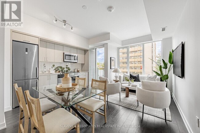 1-301 Cardiff Rd in Toronto, ON - Building Photo - Building Photo